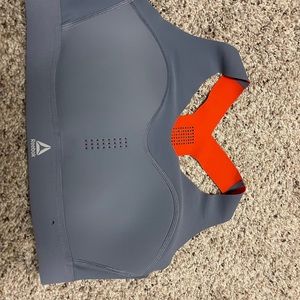 Reebok sports bra S like new
